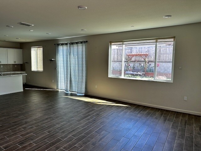 Building Photo - 2061 Rosewood Dr