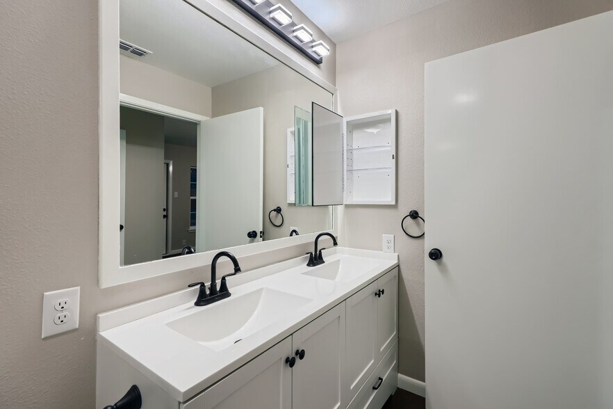 master bath - 225 Seford Dr