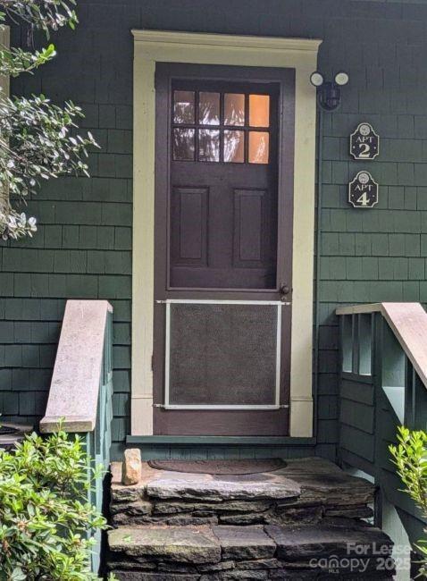 Building Photo - 220 Melrose Cir