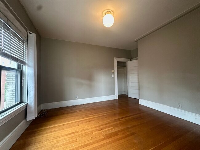 Building Photo - 857 Beacon St