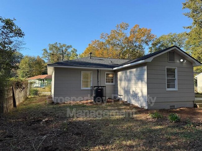 Building Photo - 828 Pamela Dr