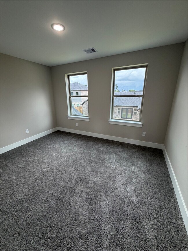 Building Photo - 2619 Piemonte Ave