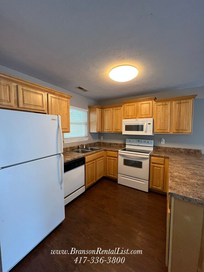 Building Photo - Newly Remodeled 3BR/2BA