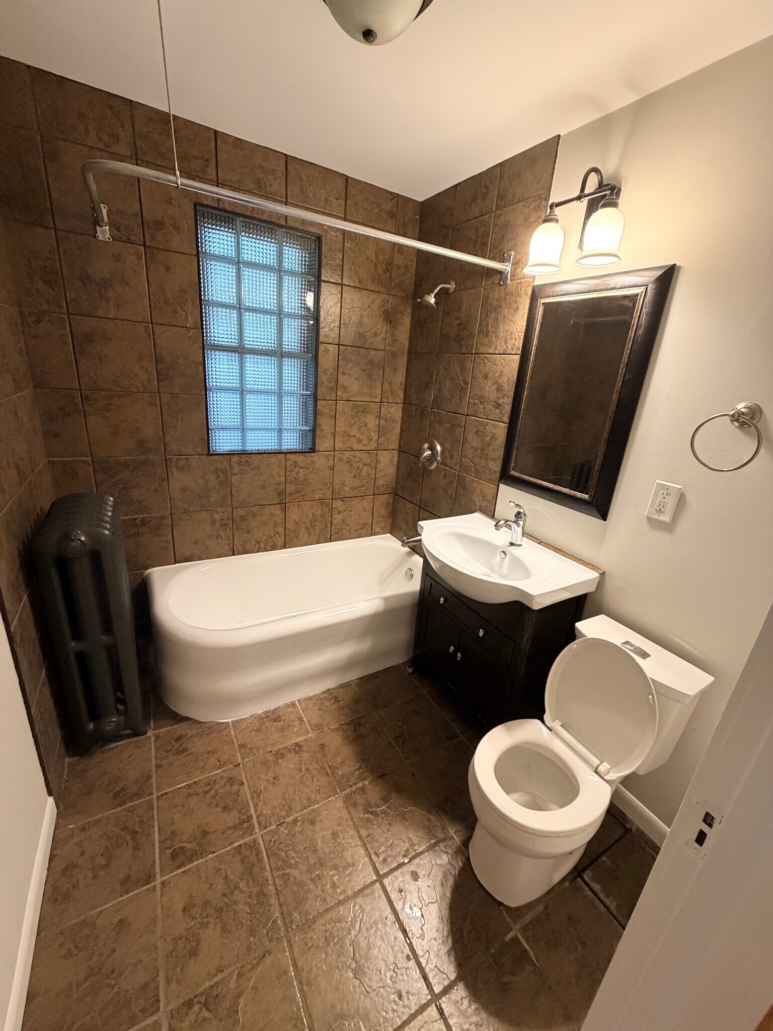 Building Photo - 808 Dayton Ave