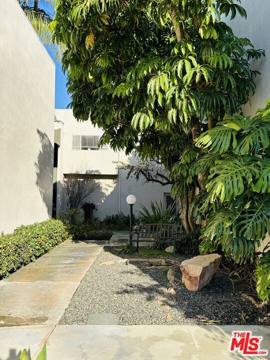 Building Photo - 3166 S Sepulveda Blvd
