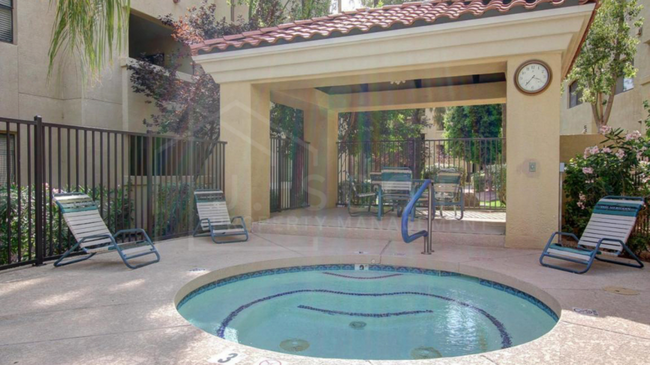 Building Photo - 2 Bed Condo, Stylish Gated Community with ...