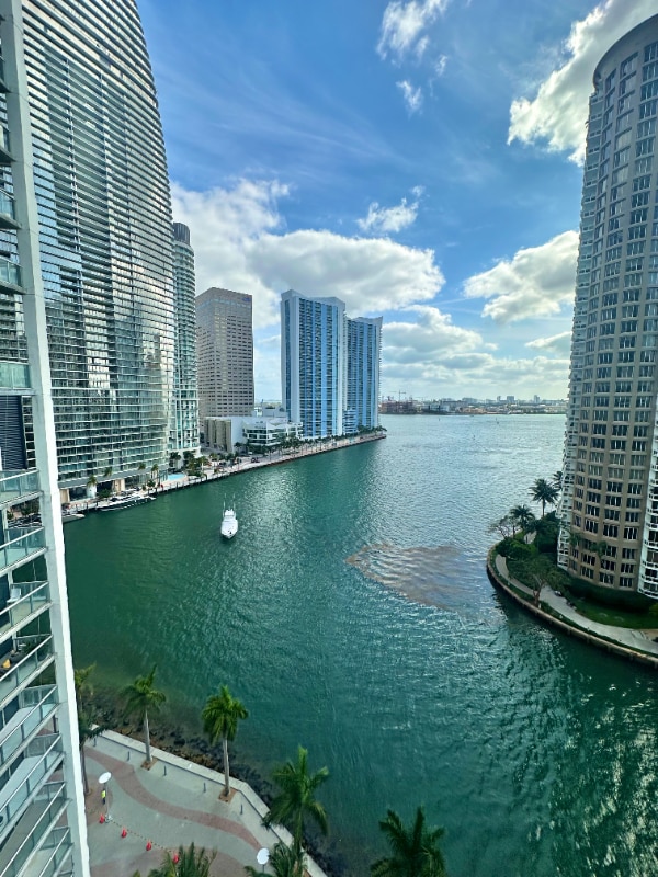 Building Photo - 475 Brickell Ave