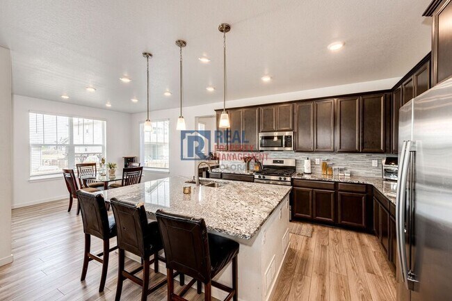 Building Photo - 960 S De Gaulle Ct