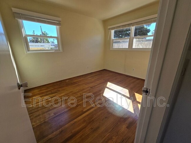 Building Photo - 588 1/2 McIntosh St