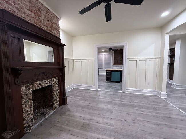 Building Photo - Updated 3BR 1 bath house now showing!