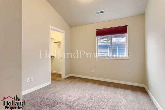 Building Photo - Beautiful Home With Balcony and Great Location! ** NEW PRICE $2,595 and REDUCED SECURITY DEPOSIT **