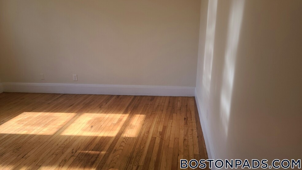 Building Photo - 349 Pleasant St