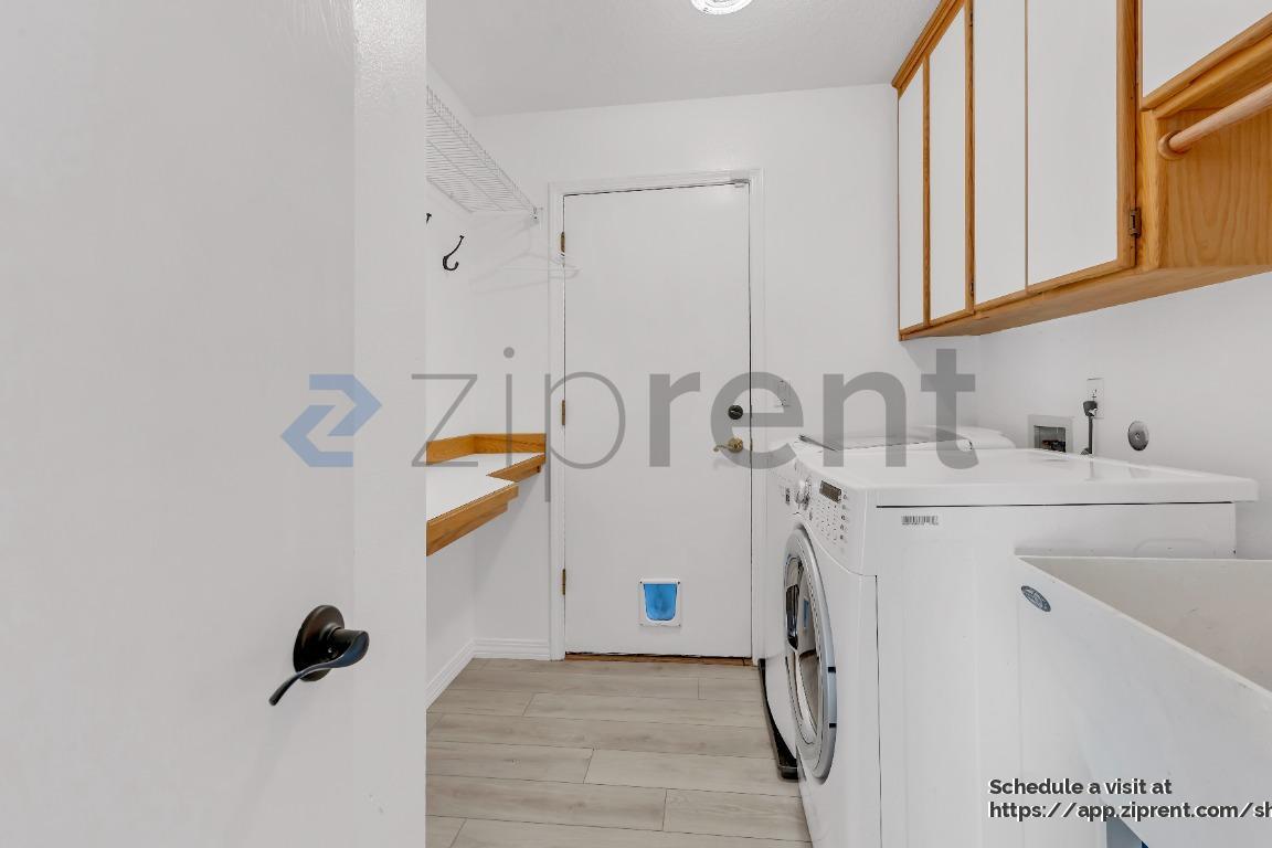 Building Photo - 6622 SE Montego Bay St