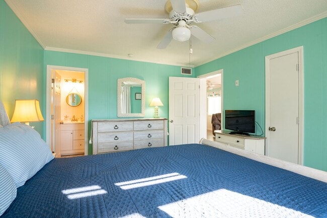 Building Photo - THIS OFF-SEASON MONTHLY RENTAL WILL HELP W...