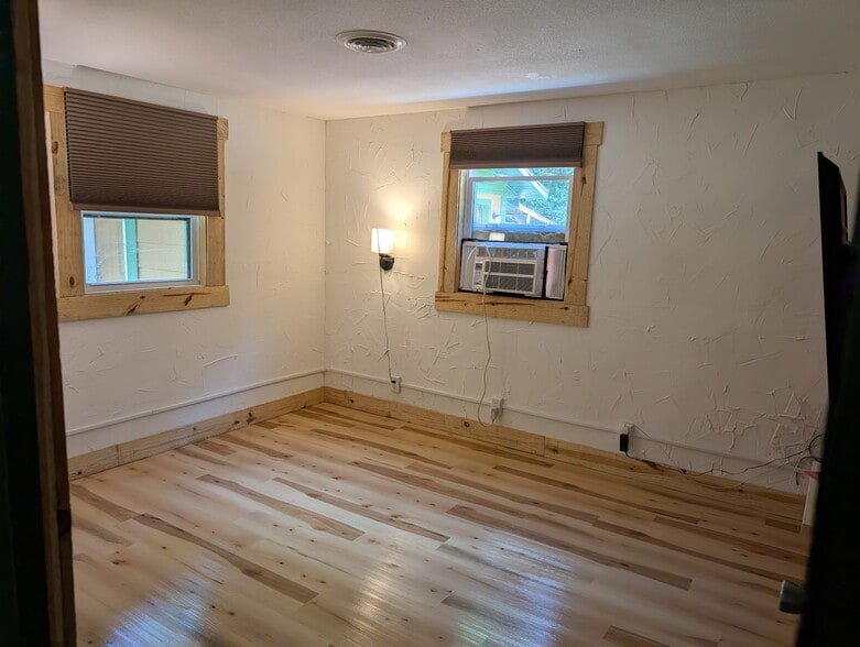 Building Photo - 1150 Dover Dr