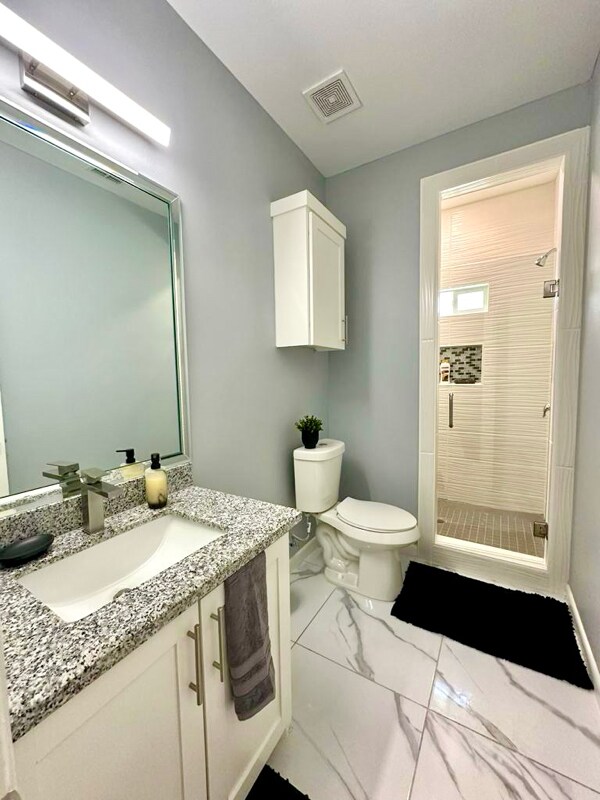 Building Photo - 1705 Angelina Dr