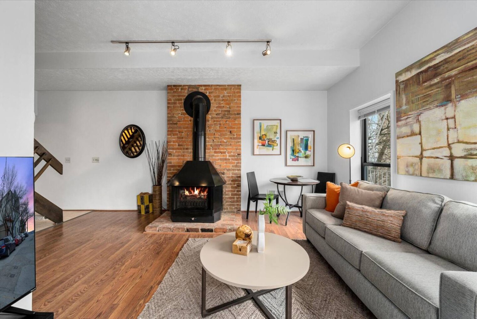 Building Photo - 964 Pavilion St