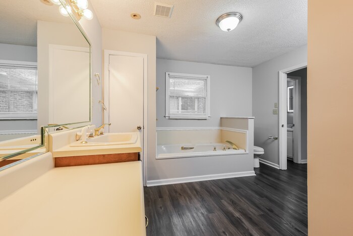 Building Photo - 409 Shamrock Dr