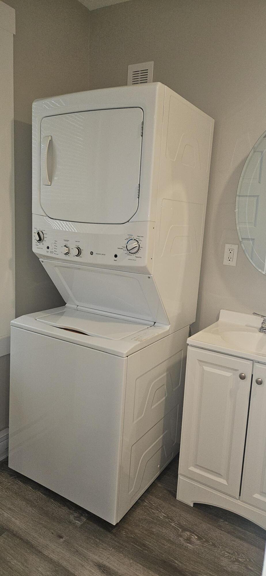 Building Photo - 3 Warren St