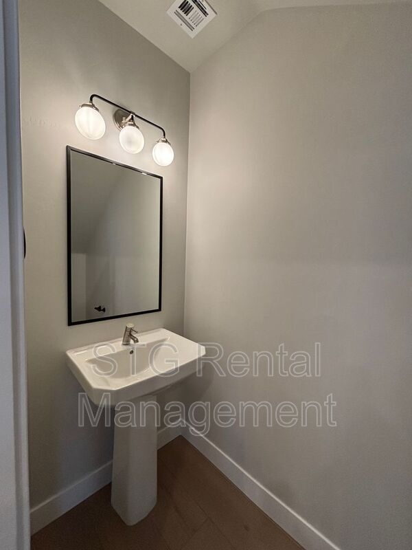 Building Photo - 3963 Fossil Way