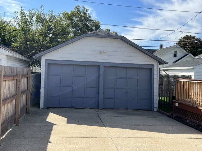 Building Photo - 1217 Augusta St