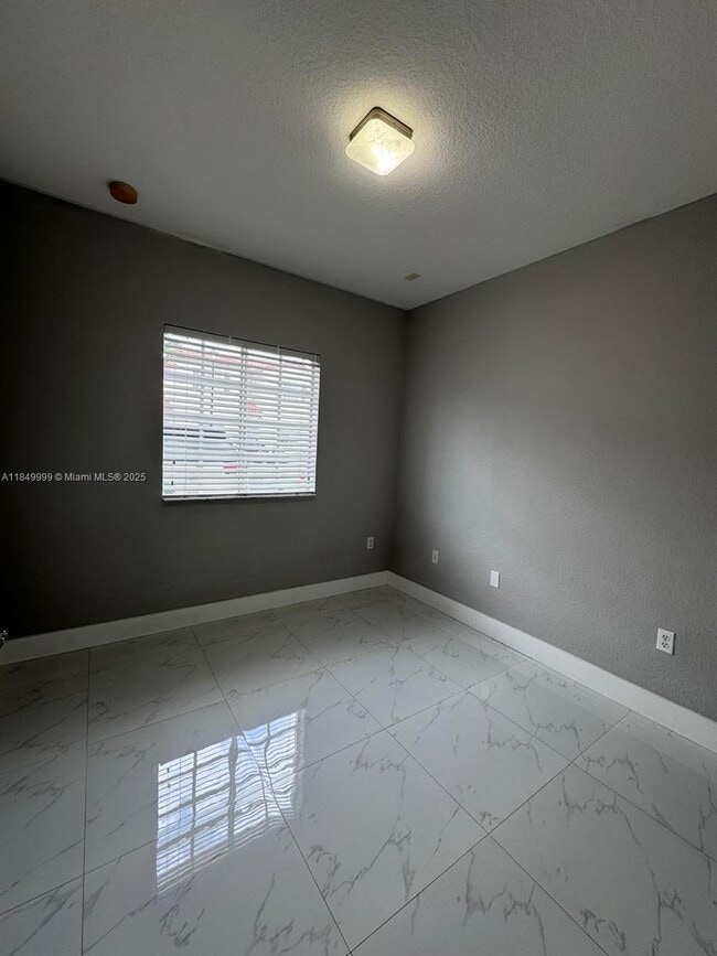 Building Photo - 8420 SW 150th Ave
