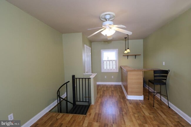 Building Photo - 1422 S Orianna St