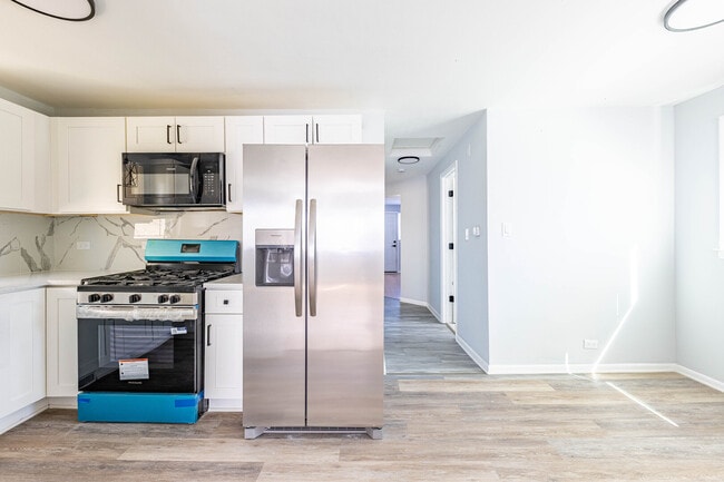 Building Photo - 4914 W 32nd Pl