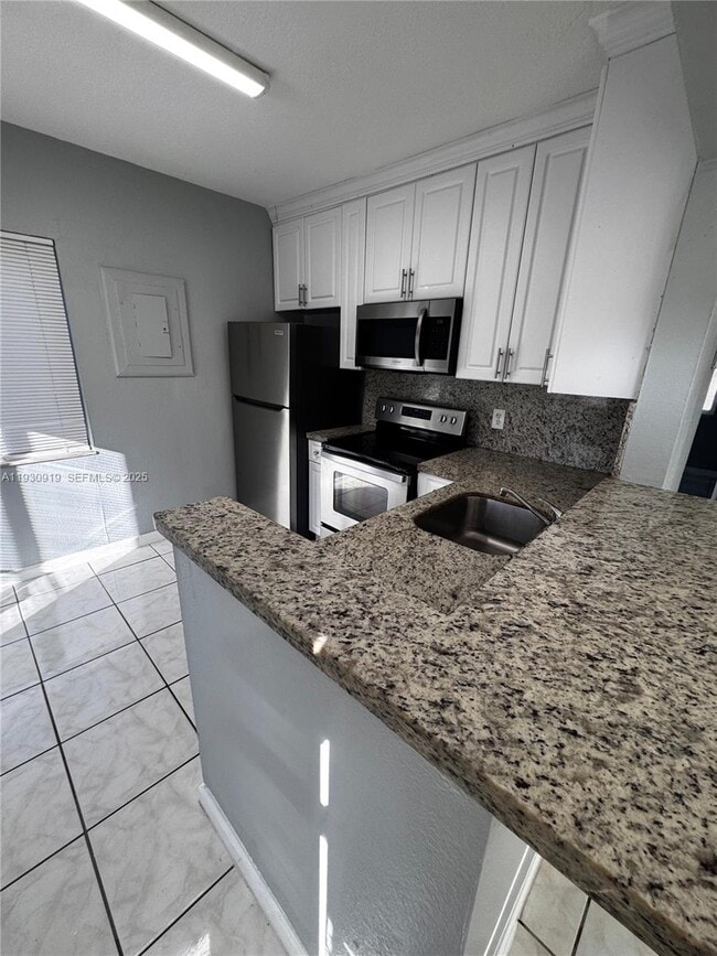 Building Photo - 3753 SW 26th Terrace