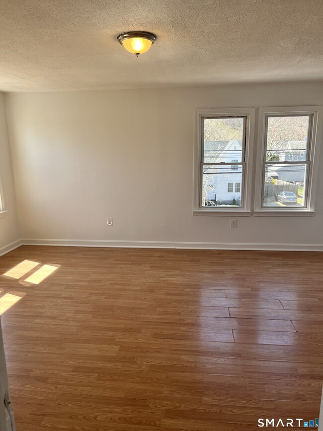 Building Photo - 192 Wakelee Ave