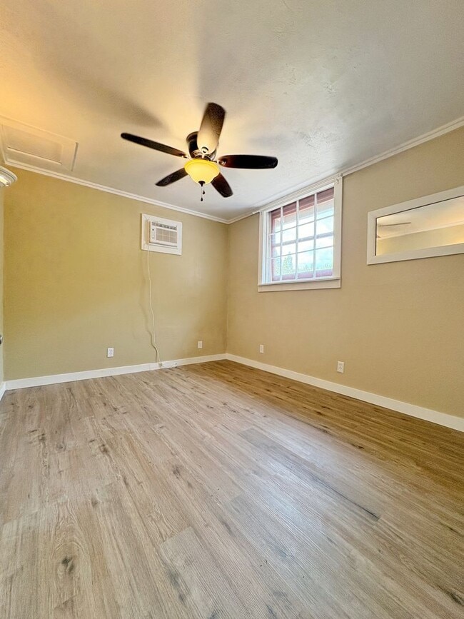 Building Photo - Charming Two-Bedroom, One-Bath