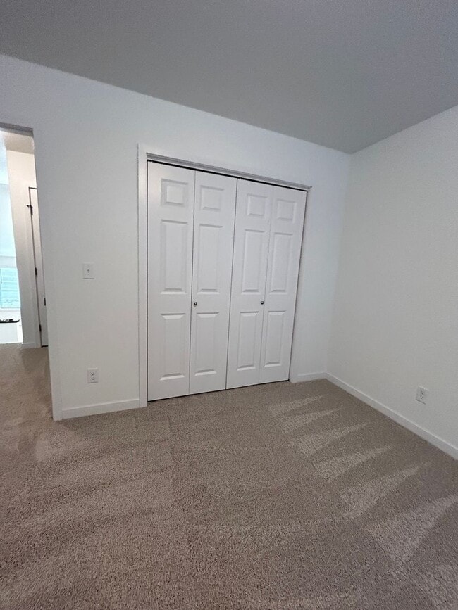 Building Photo - 3 Bed 3 Bath Townhome