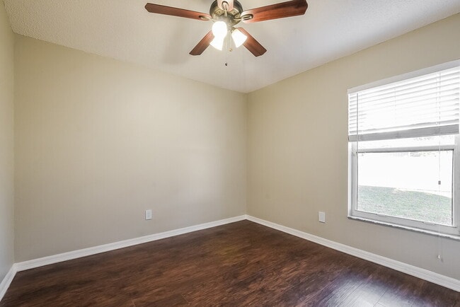 Building Photo - 70 Pine Arbor Dr