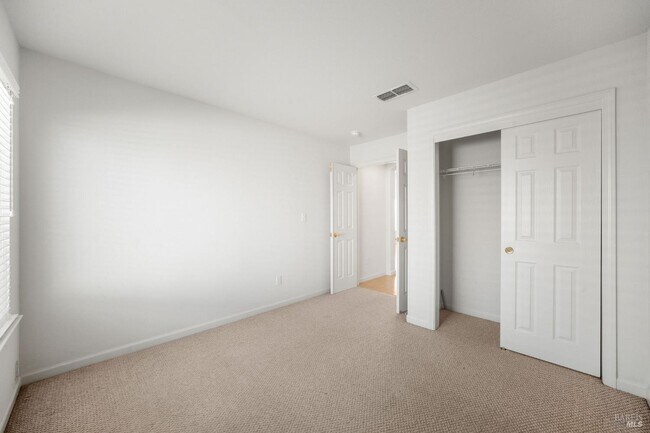 Building Photo - 332 Watson Hollow Dr