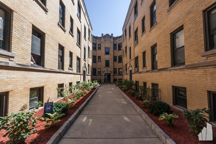 Primary Photo - 427 W Belden Ave