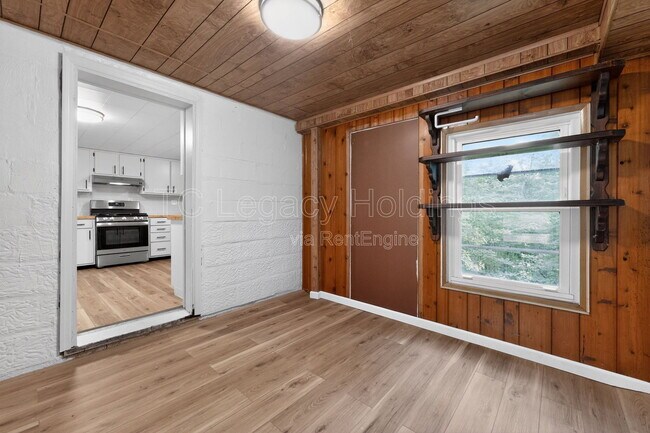 Building Photo - 192 Fairmor Dr