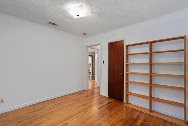 Building Photo - 1212 Bentwood Rd