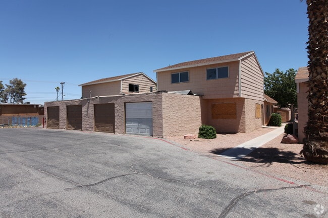 Primary Photo - Parkway Villas Condominium