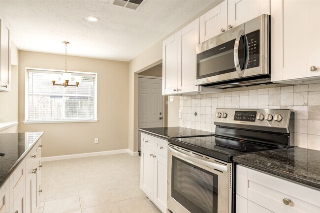 Building Photo - 1710 Foxwood Ct