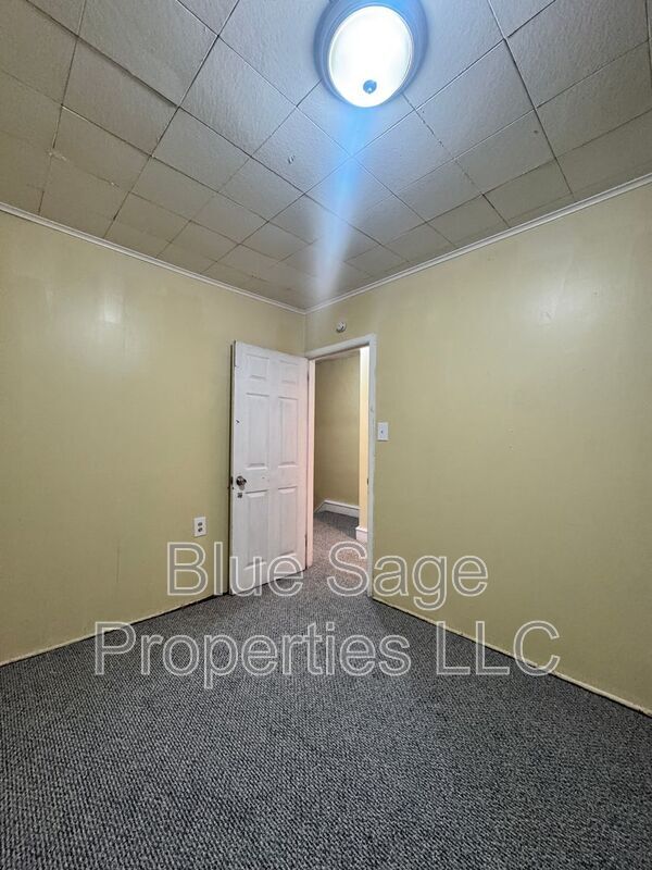 Building Photo - 906 Coates St