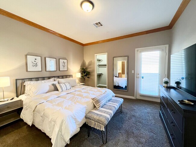 Building Photo - 3555 Meridale Dr