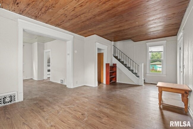 Building Photo - 1301 W Parkside Dr