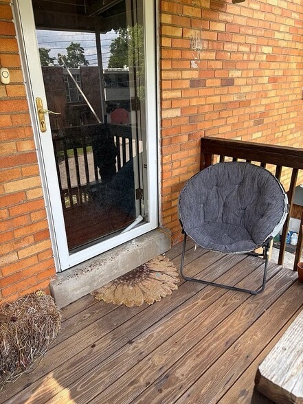 Building Photo - 645 Grandview Ave