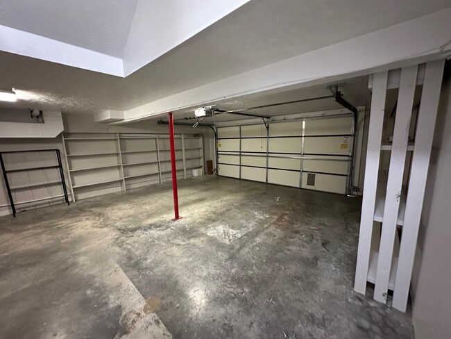 Building Photo - 3505 Lakeside Ct