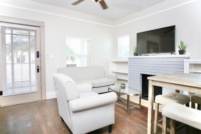 Building Photo - Furnished 1 Bedroom Downtown Tucson