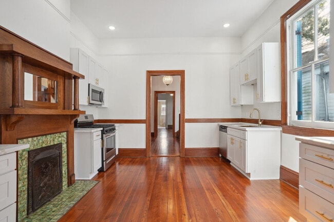 Building Photo - 507-09 Short St