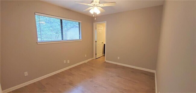 Building Photo - 1403 Canoe Brook Dr