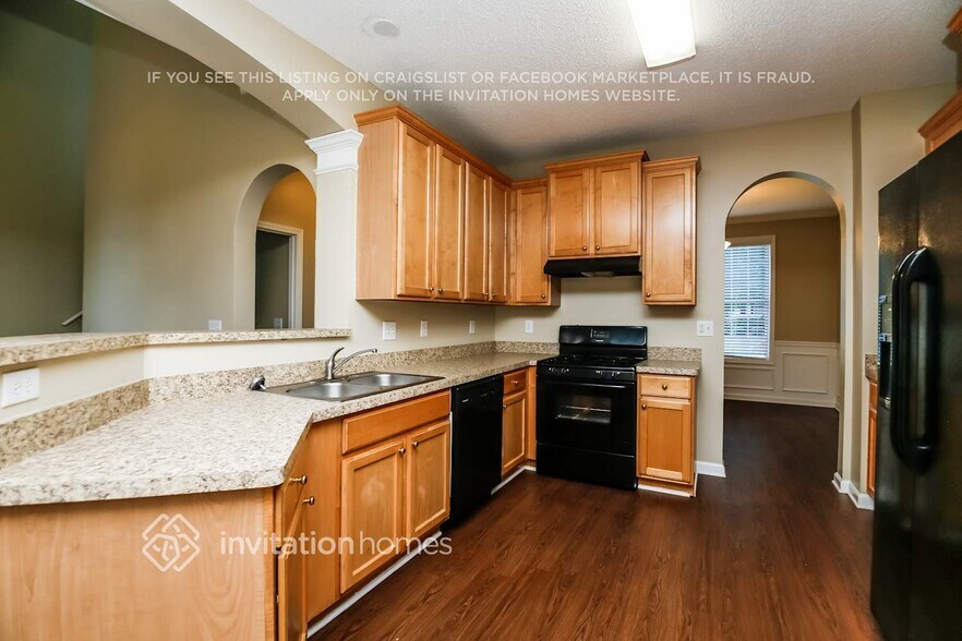 Building Photo - 1070 Soaring Dr NE