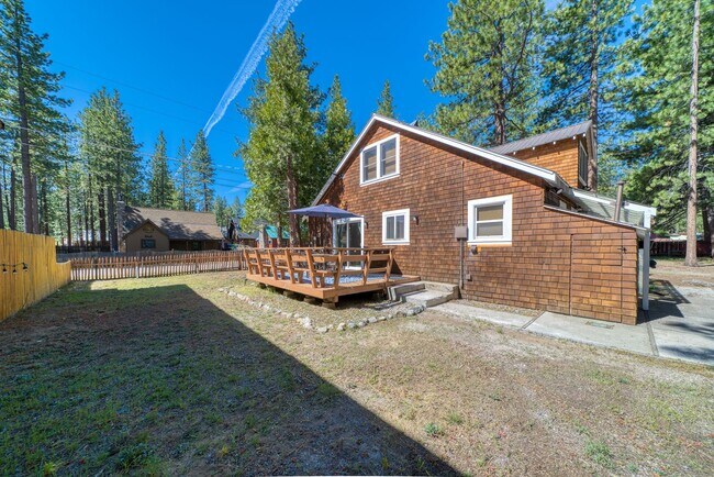Building Photo - Lovely home with lake views available for ...