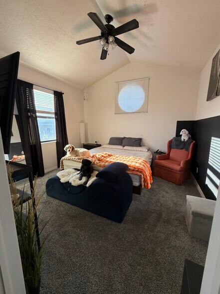 Building Photo - 70 N Main St